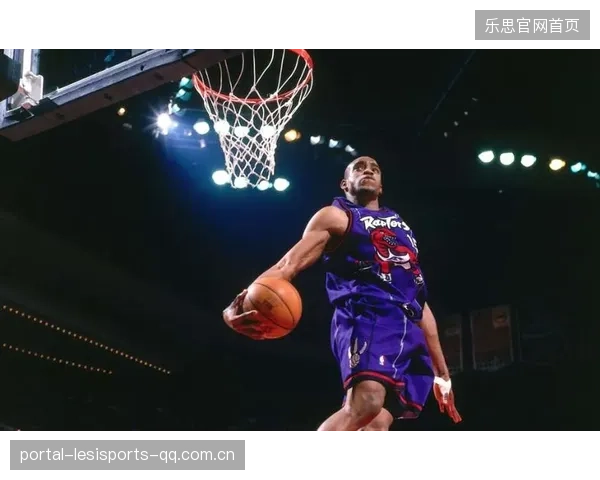 NBA扣篮挂框动作帅到模糊：炫技瞬间引爆全场的震撼盛宴